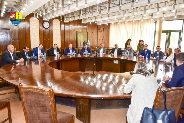 Consilierii municipali din Ruse și Giurgiu și-au dat mâna, de Ziua Europei, pentru binele comunităților pe care le reprezintă