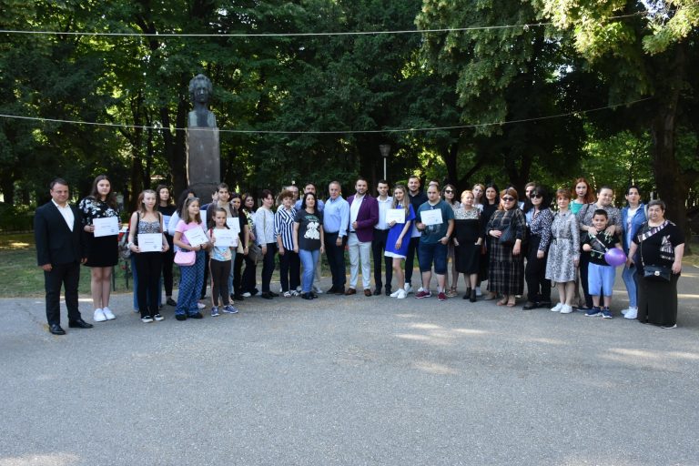 Căsuțele de autor amplasate în parcurile din municipiul Giurgiu au fost inaugurate de Ziua Copilului