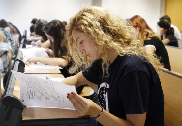 Mai puțin de jumătate dintre elevii giurgiuveni ce puteau susține bacalaureatul în sesiunea de toamnă, s-au prezentat la probele scrise