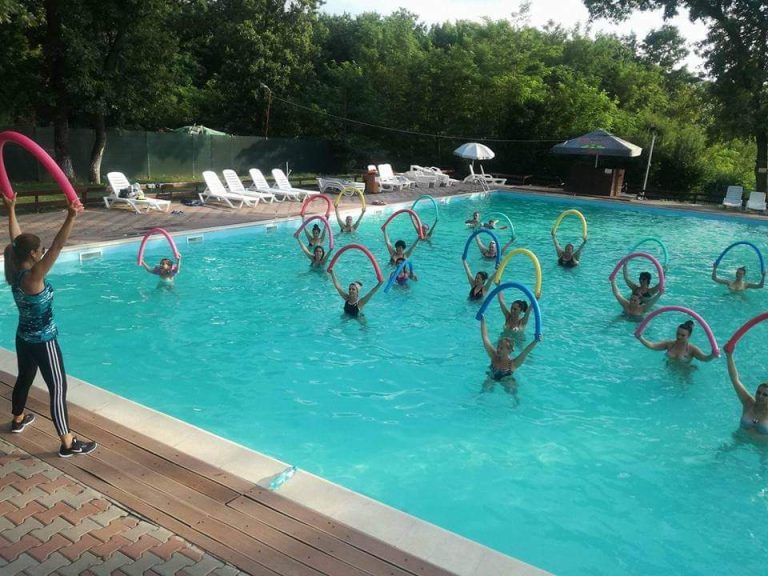 NOU! Cursuri de AQUA GYM la Complexul de agrement Stejarul din Pădurea Bălănoaia