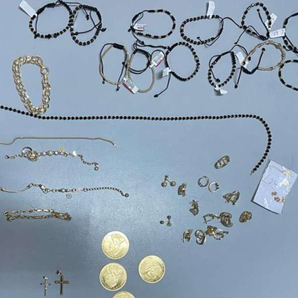 Peste 800 grame de aur fără documente de proveniență, descoperite de polițiștii de frontieră giurgiuveni