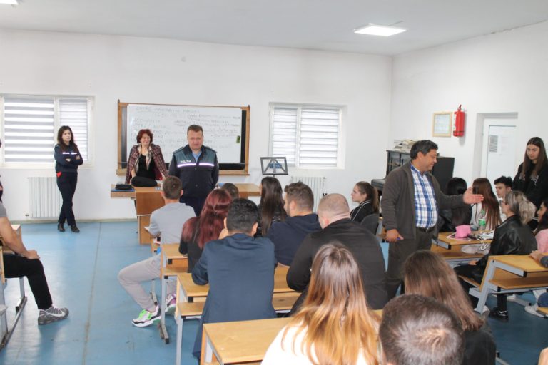 Activități de informare a elevilor din liceele giurgiuvene despre riscurile consumului de droguri, tutun și alcool