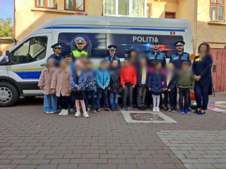 Continuă activitățile de prevenire desfășurate de polițiștii giurveni în rândul elevilor din municipiu