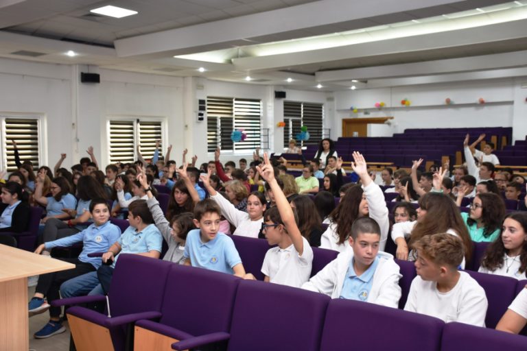 Lecţie despre apă în faţa a sute de elevi de la Şcoala Gimnazială „Academician Marin Voiculescu” din municipiu