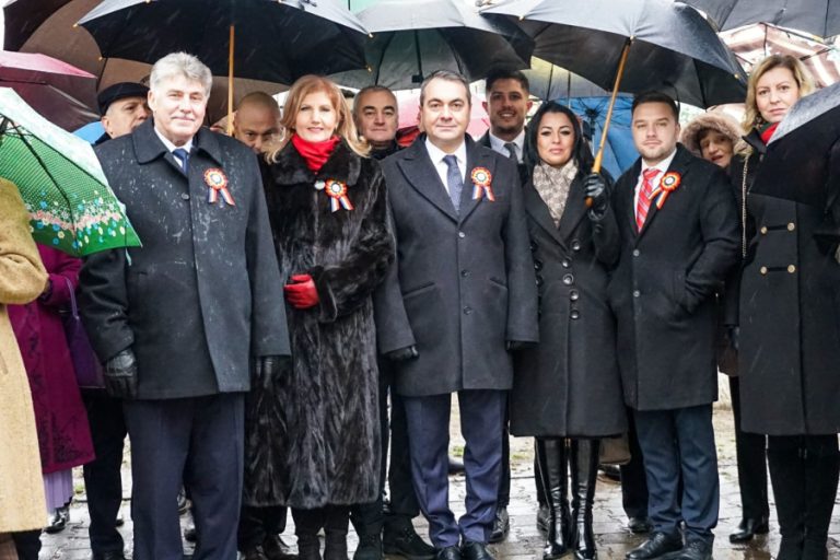 Cristina Elena DINU: „Doresc tuturor românilor multă sănătate, prosperitate, bucurii şi împliniri pe toate planurile!”