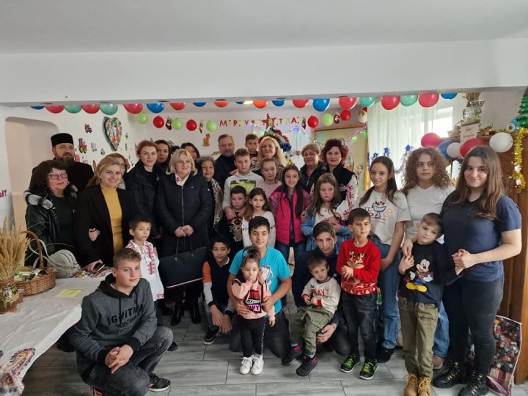 Moș Crăciun a venit la copiii și mamele din Așezământul Sfinții Arhangheli din Slobozia