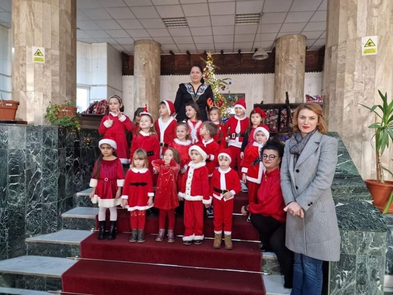 Peste 3000 de colindători au trecut pragul Consiliului Județean Giurgiu