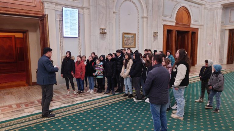Copiii din comuna Băneasa, au vizitat  Parlamentul României, datorită a trei parlamentari giurgiuveni, din PNL…(Galerie FOTO)