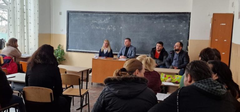 Dan Rusu, primarul comunei Adunații Copăceni, a decis împreună cu cadrele didactice din localitate, relocarea elevilor din două școli cu risc seismic…