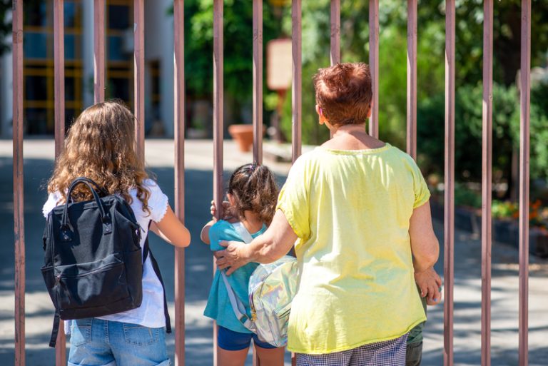 Sancţiuni pentru părinţii care refuză să semneze contractul educaţional cu şcoala!