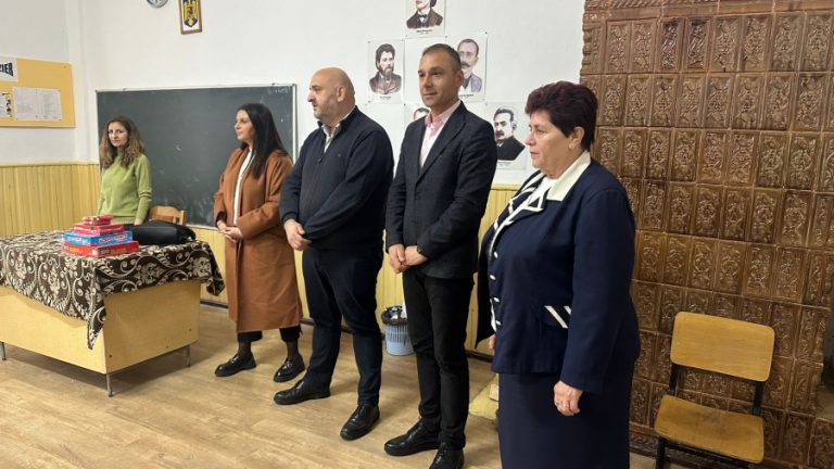 Deputații PNL, Alexandru Andrei și Gabriela Horga au vizitat două școli din județ, incluse în Programul pentru reducerea abandonului Școlar.