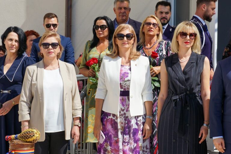 Cristina Elena DINU, deputat PSD: „Am participat la deschiderea anului școlar și la inaugurarea clădirii reabilitate şi modernizate a Şcolii Gimnaziale Nr.1 din comuna Greaca”