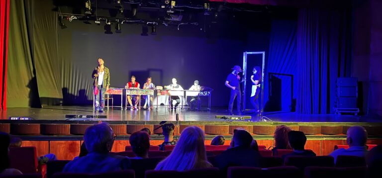 „ZIUA ÎN CARE AM ÎNȚELES” – premiera care ne-a convins că Teatrul Tudor Vianu are actori talentați!