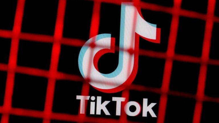 Copiii mai mici de 16 ani nu vor mai avea voie pe Tik Tok, Instagram și Facebook fără acordul părinţilor!