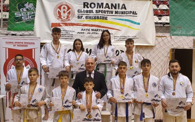 Sportivii giurgiuveni, pregătiți de Hanshi Ion Chelu, au câștigat 16 medalii la ”Cupa CSM & Open” de Ju Jitsu, de la Sfântul Gheorghe