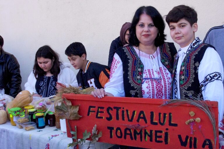 ” Festivalul toamnei”, târgul elevilor din Școala Sf. Gheorghe din Giurgiu, un succes maxim! Unde vor merge banii obținuți din vânzarea produselor…! (Galerie FOTO)