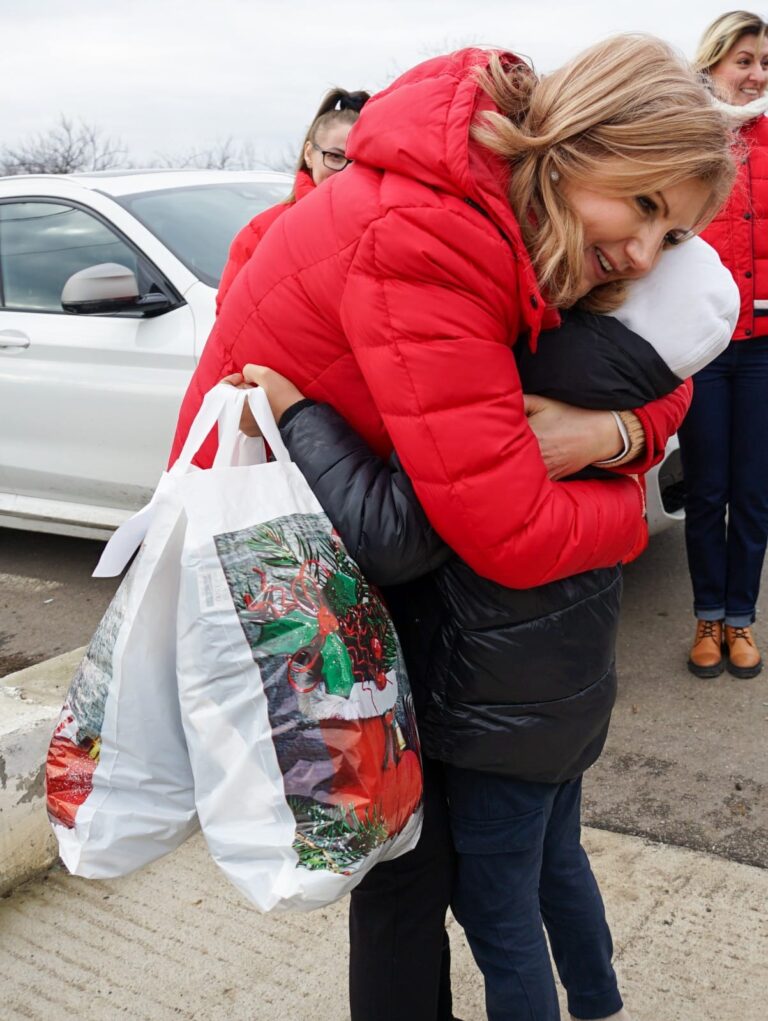 Cristina Elena DINU: „Cea mai mare împlinire sufletească este atunci când te îmbrăţişează un #copil fericit”