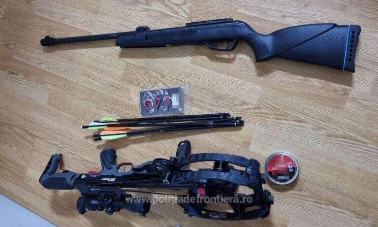 Arme şi muniţie descoperite într-un autoturism căutat de autoritățile din Marea Britanie, depistate în PTF Giurgiu