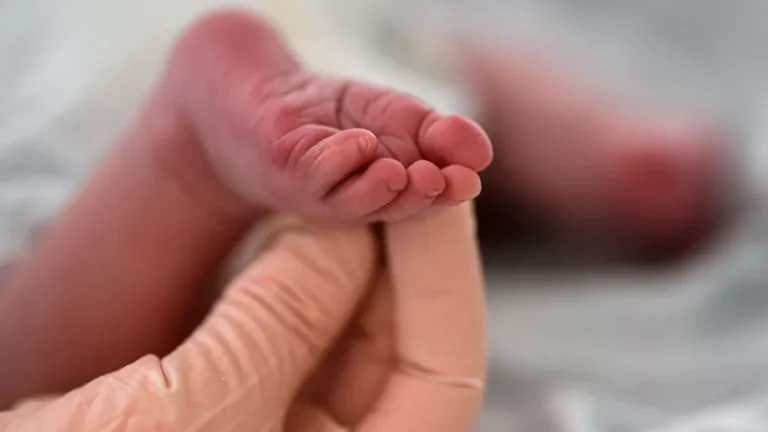 Un copil de un an, din judeţul Giurgiu, nevaccinat şi cu mai multe comorbidităţi, a decedat din cauza rujeolei!