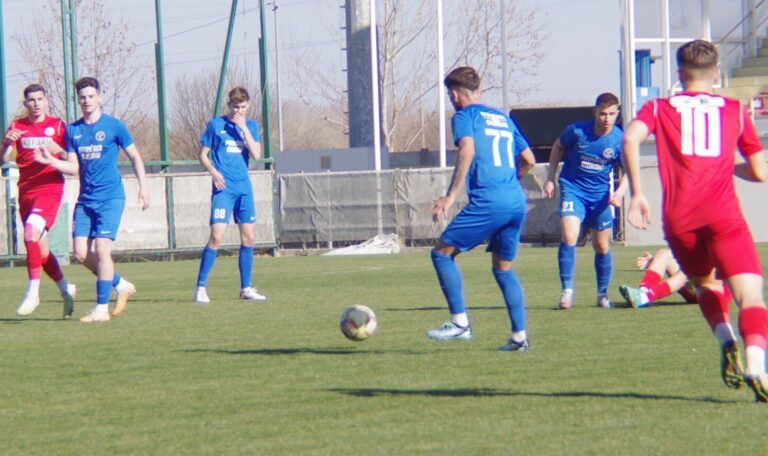 FOTBAL. Liga a III-a, etapa a 17-a.  Giurgiuvenii joacă sâmbătă, pentru un loc în play-off!