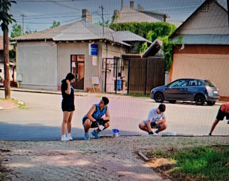 Secvență unică, surprinsă pe o stradă din municipiul Giurgiu! Așa ceva este tot mai greu de văzut și de închipuit!