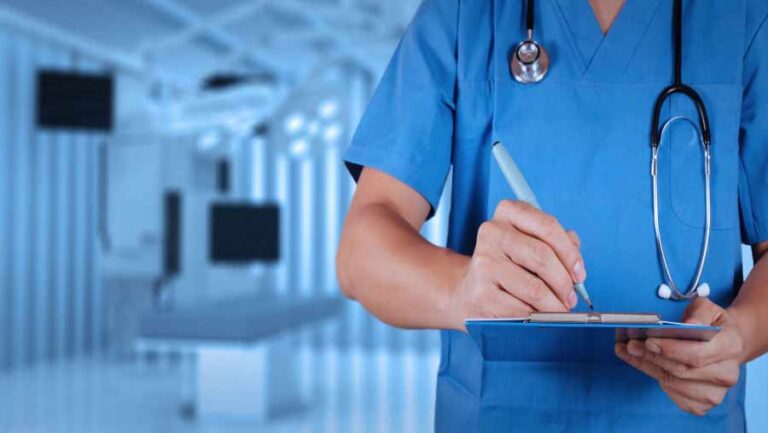 Care sunt salariile lunare ale medicilor în lume la acest moment. Cine este în vârful clasamentului și cât câștigă un medic în România…