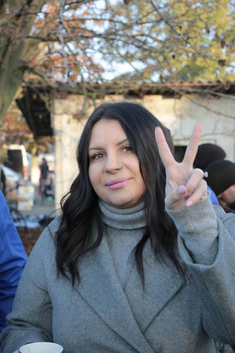 Gabriela Horga, la târgurile din județul Giurgiu: „Susțin micii producători și mă angajez să îi apăr în Senatul României”