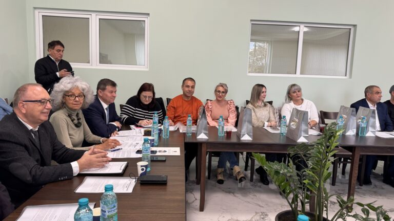 Discuții privind  înfrățirea liceului Tehnologic Mihai Viteazu din Călugăreni cu liceul profesional Nicola Iancov din Srediște- Ruse.