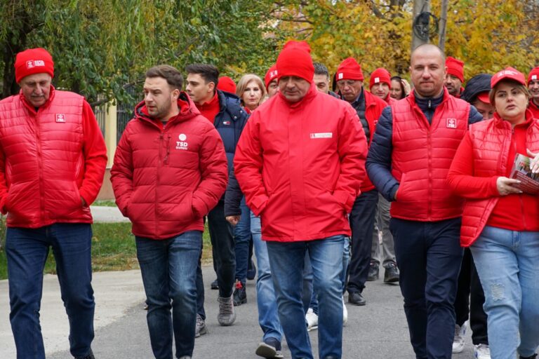 Duminică, 3 noiembrie, în comuna ULMI, străzile localității s-au făcut roșii,  la o  noua rundă a Campaniei PSD Giurgiu pentru alegerile prezidenţiale!