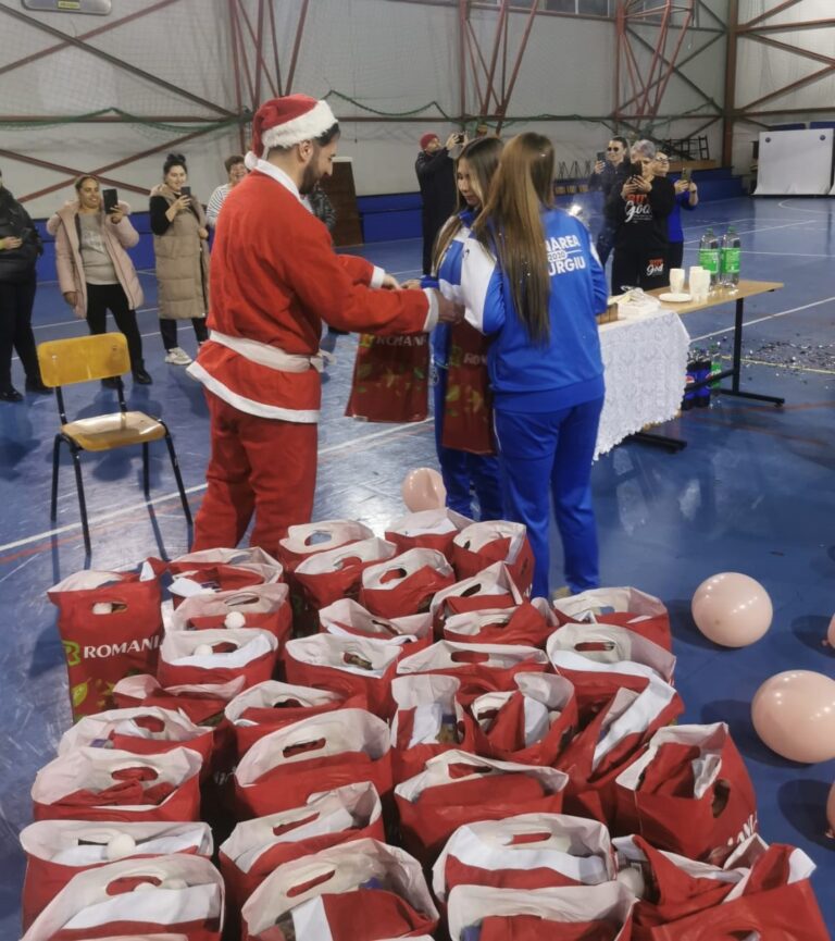 Moș Crăciun a poposit zilele trecute la Giurgiu pentru a le oferi cadouri handbalistelor de la SCM Dunărea 2020 Giurgiu…
