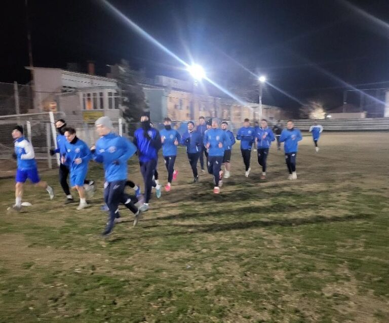 Fotbal. Primul antrenament din acest an al jucătorilor de la „Dunărea Giurgiu” s-a desfășurat la lumina reflectoarelor…!