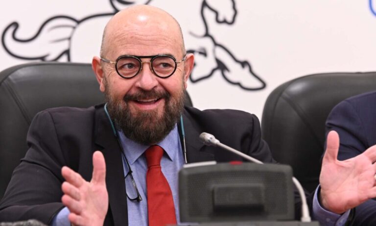 După ce a deșălat căluțul PUSL și a scuturat trandafirii PSD Giurgiu, visându-se senator, Cristian  Popescu Piedone se întoarce să călărească mârțoaga lui Dan Voiculescu!