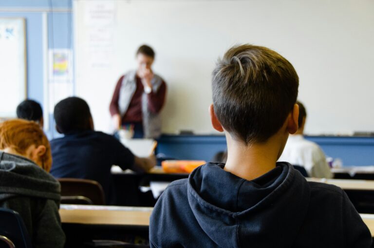 Modificări importante pentru liceeni: noi materii opționale în curriculum