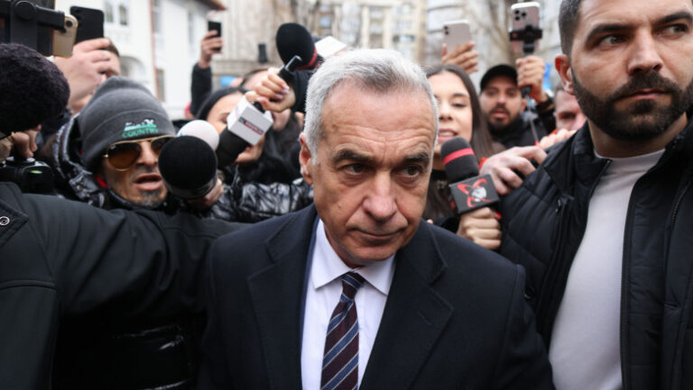 BEC i-a respins candidatura lui Călin GEORGESCU, în ciuda presiunii exercitate de protestatari, chiar în fața sediului BEC…