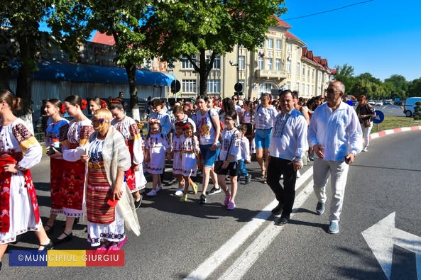 Astăzi, de Ziua Universală a Iei, sute de tineri elevi, giurgiuveni, au mărșăluit prin Centrul Municipiului și în Parcul Alei!