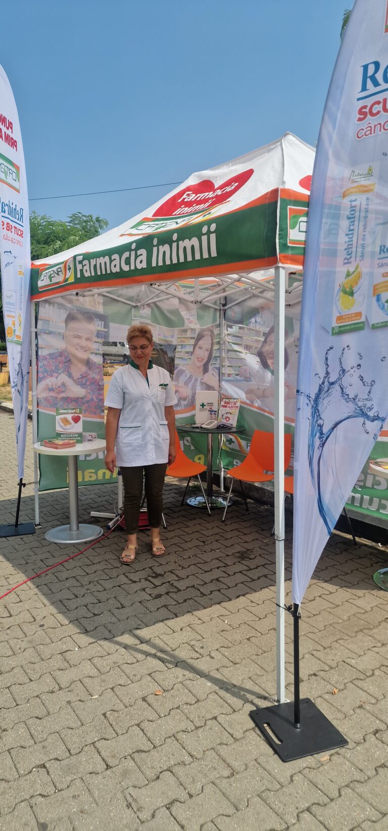 Farmacia „Catena” vine în aceste zile în sprijinul cetățenilor cu un pahar de apă, săruri de rehidratare și o măsurare a tensiunii, într-un cort amenajat pe soseaua București