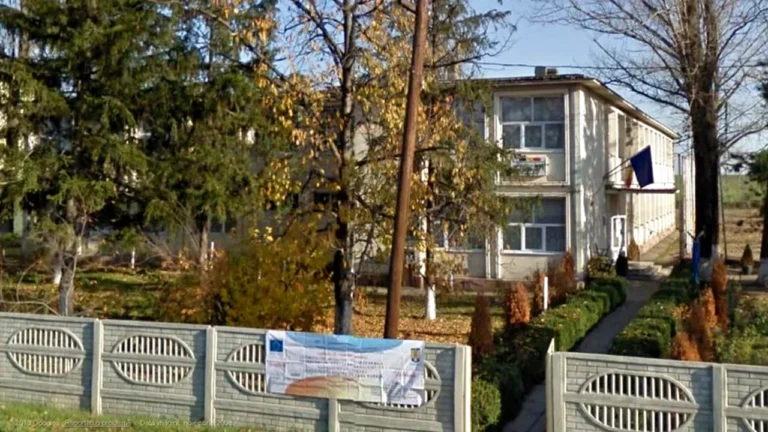 Eforturile primarului comunei Călugăreni, Dumitru Iordache, privind reabilitarea și dotarea școlilor , au dat roade