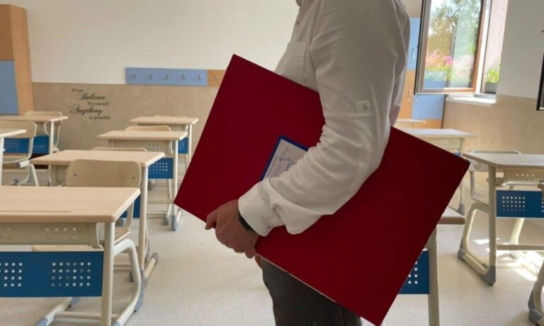 Inspectorii școlari județeni și inspectorii generali din inspectoratele școlare au obligația de a efectua 10 ore de predare, săptămânal! Organizațiile sindicale amenință cu boicotul deschiderii anului școlar pe 8 septembrie și cu referendum…!