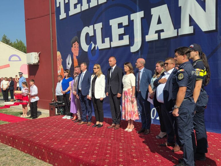 Prefectul Județului Giurgiu , a fost prezent în prima zi de școală, la festivitatea de Inaugurare a Liceului Tehnologic de la Clejani!