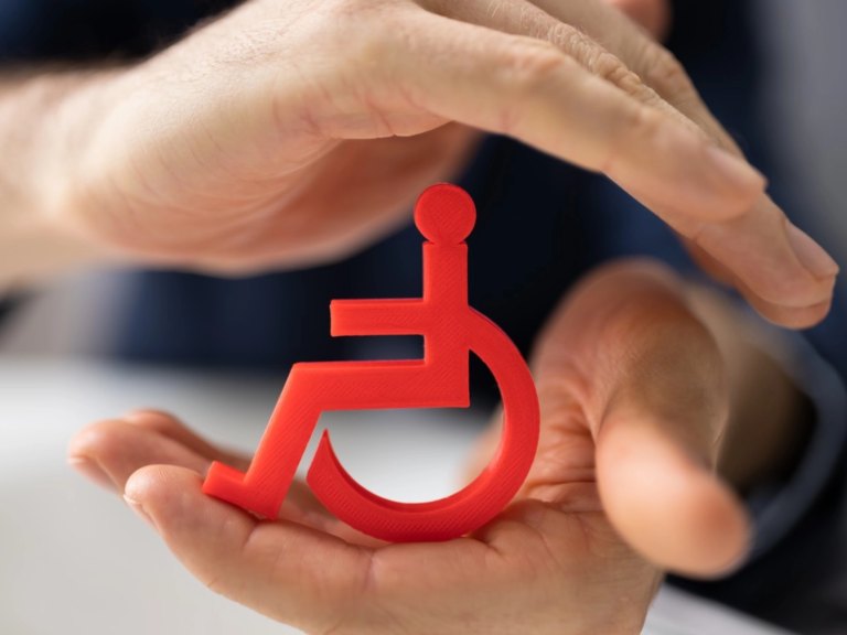 Bolnavii cu afecțiuni autoimune și bătrânii se roagă de Guvern: „Nu ne luați singura gură de aer! Nu anulaţi scutirile de impozite pentru persoanele cu handicap grav şi accentuat!”
