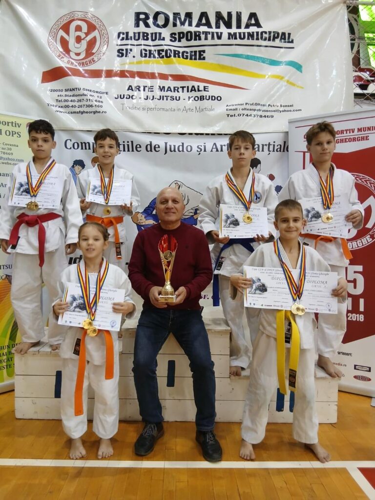 O nouă salbă de medalii obținută de tinerii antrenați de prof. Ion CHELU, la Cupa CSM& Open Sfântu Gheorghe, la Judo – Ju Jitsu… ( Galerie FOTO)