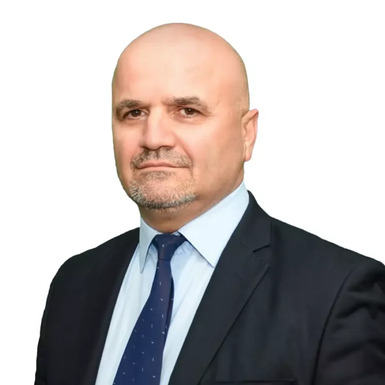 Constantin Dumitru, primarul comunei Florești Stoenești: „10 tineri medici, ce lucrează la spitale din Capitală, au învățat carte și își au domiciliul aici, în localitate…!”