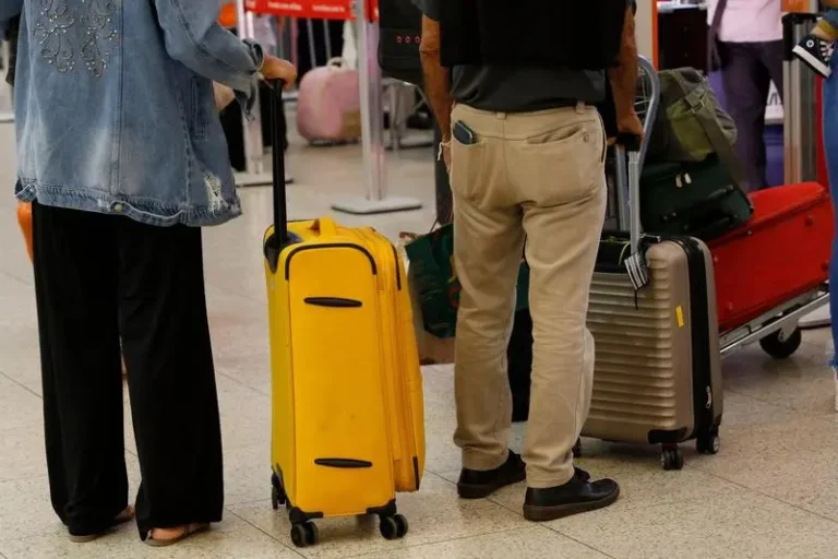 Conform INS: Suntem în al 4-lea an în care mai mulți români se întorc în țară, decât pleacă…Aproape 1 din 8 români, cu domiciliul în România, locuiește, de fapt, în străinătate!