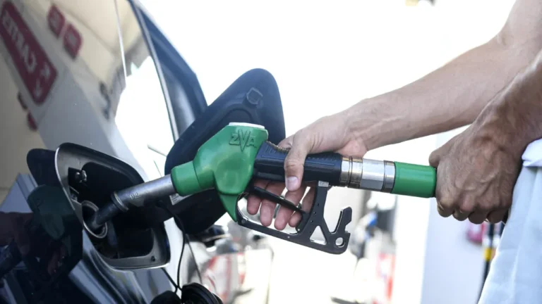 De la 1 ianuarie, s-au scumpit berea, vinul, alcoolul și carburantul!