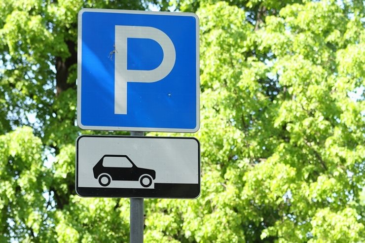 „Parcările cu plată revin în FORȚĂ, la Giurgiu! 5 lei pe oră, roți blocate și abonamente de mii de lei”