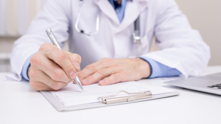 Lovitură pentru medicina de familie: Guvernul schimbă radical plata medicilor! „Mai puțini bani per pacient, mai mulți, doar dacă muncesc!”