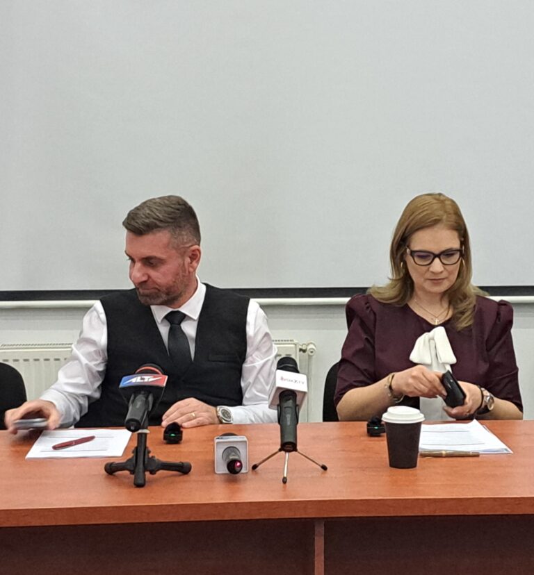 Elevi și dascăli ce ar trebui promovați: La Hotarele,  o fetiță face doi ani într-un an, uimindu-i pe profesori!