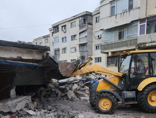 A început „opera” de demolare a garajelor, în municipiul Giurgiu! Primul reper: Piața Decebal!