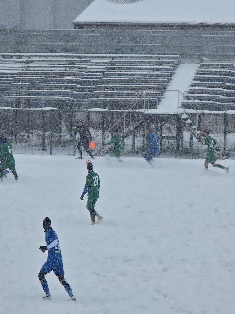 FOTBAL. Disputat pe  ninsoare, meciul amical dintre „Dunărea Giurgiu” și Victoria Adunații Copăceni”, s-a încheiat cu scorul de 4-1