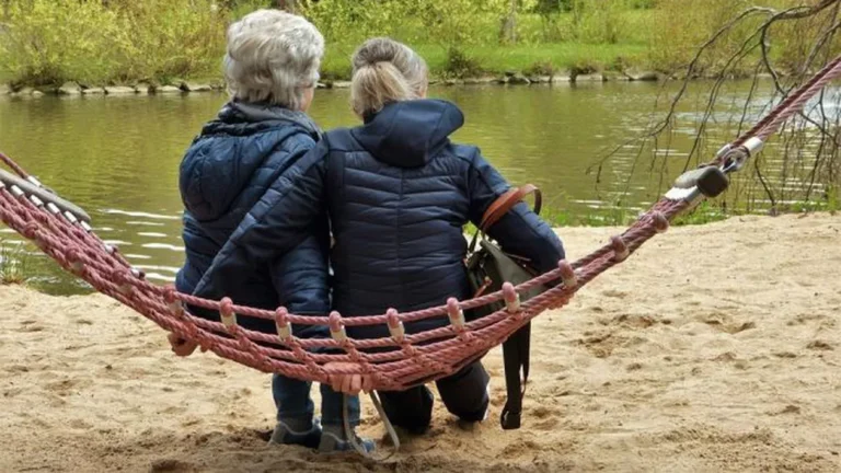 Transformarea pensiei anticipate în pensie pentru limită de vârstă, cu reducerea vârstei standard de pensionare, în cazul femeilor care au născut și crescut copii până la vârsta de 16 ani